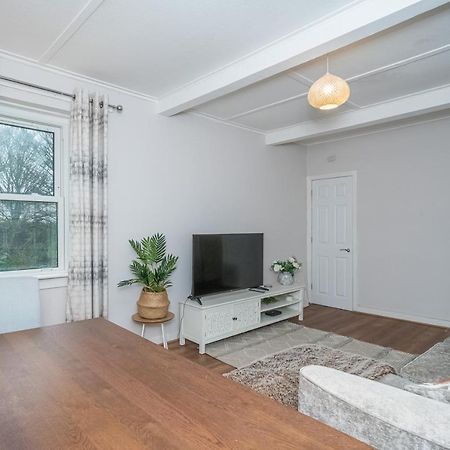 Pass The Keys Cosy And Spacious 2 Beds Flat With - Free Parking Edinburgh Exterior photo